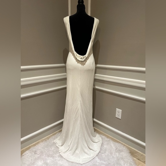 Badgley Mishcka Beaded Cowl Back Jersey White Gown - size 6. - Picture 11 of 12